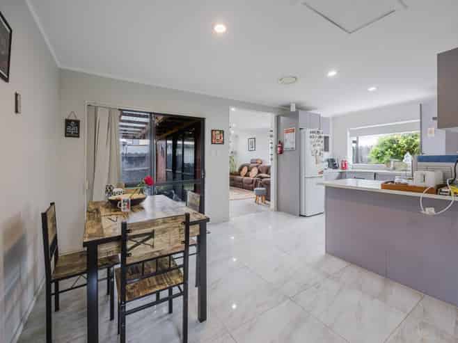 2/18 Maunu Road, Papatoetoe