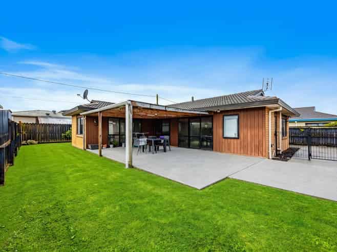 2/18 Maunu Road, Papatoetoe