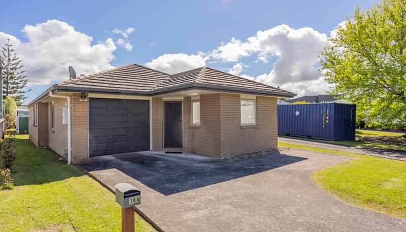 18A Duncan Avenue, Te Atatu South
