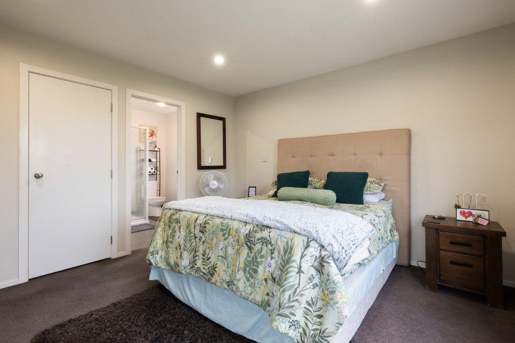 Family living on Alpers Ridge 3