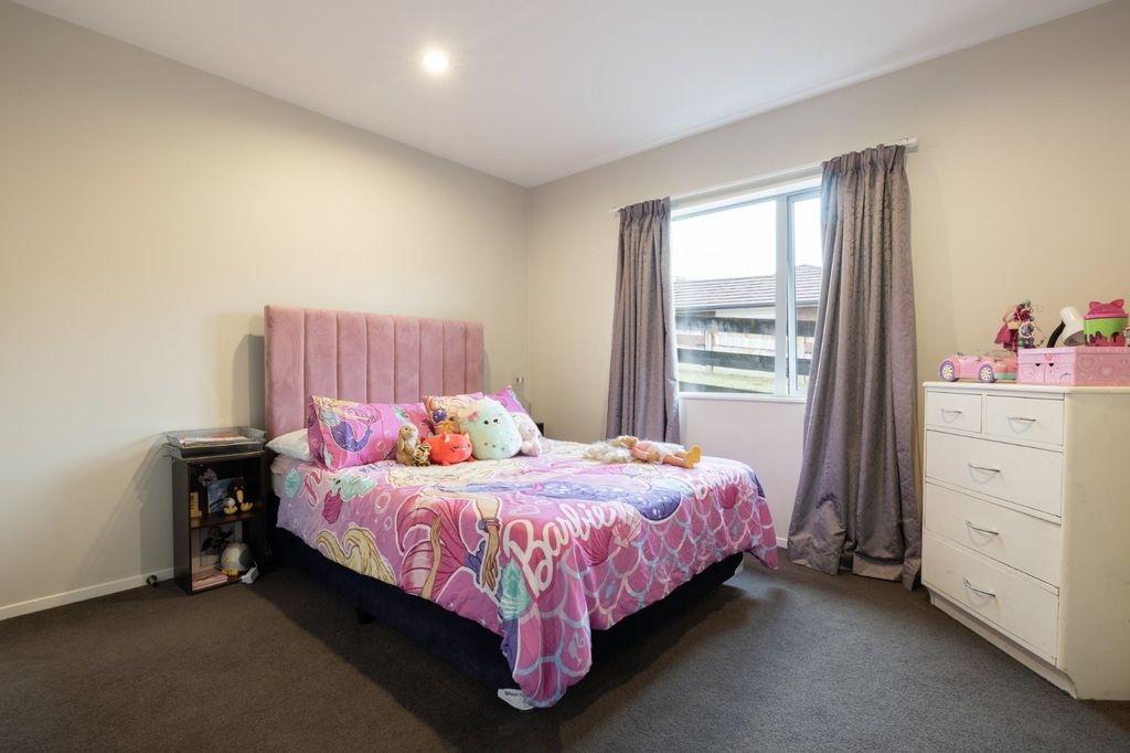 Family living on Alpers Ridge 5