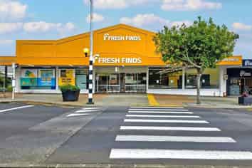 HIGH PROFILE RETAIL OPPORTUNITY
