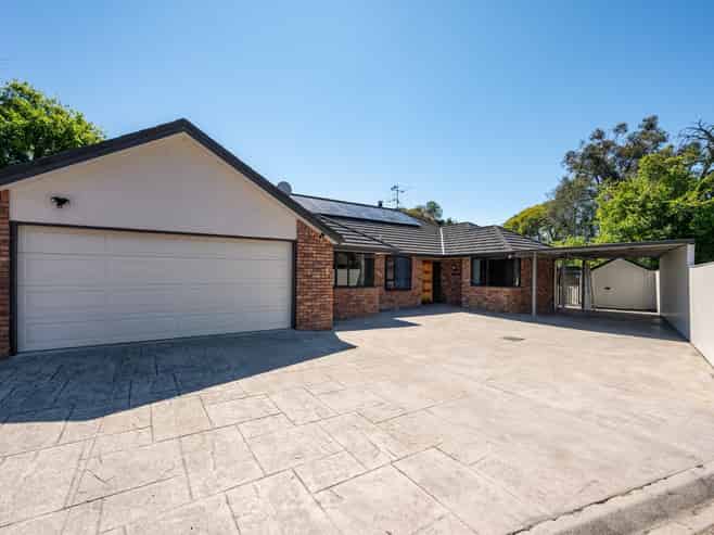 5 Holdaway Grove, Richmond