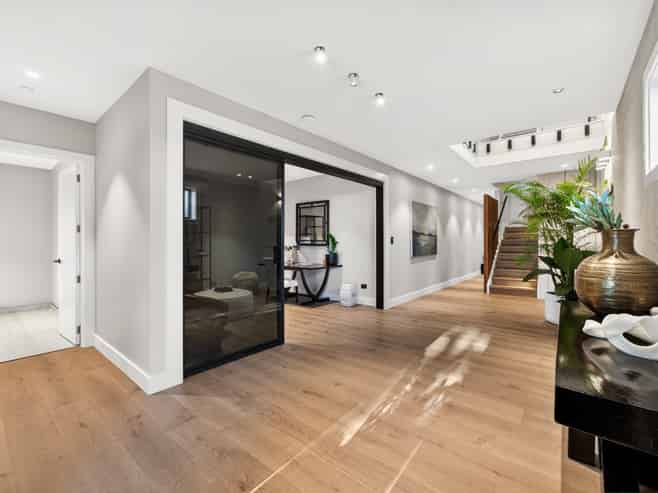 52 Beach Road, Castor Bay