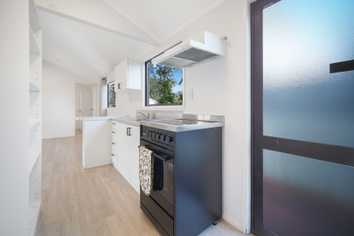 5a Shamrock Lane, Te Atatu Peninsula