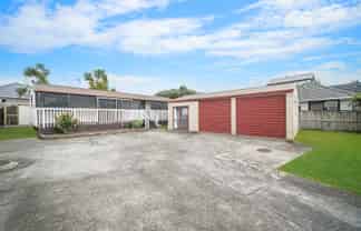 5a Shamrock Lane, Te Atatu Peninsula