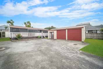 5a Shamrock Lane, Te Atatu Peninsula