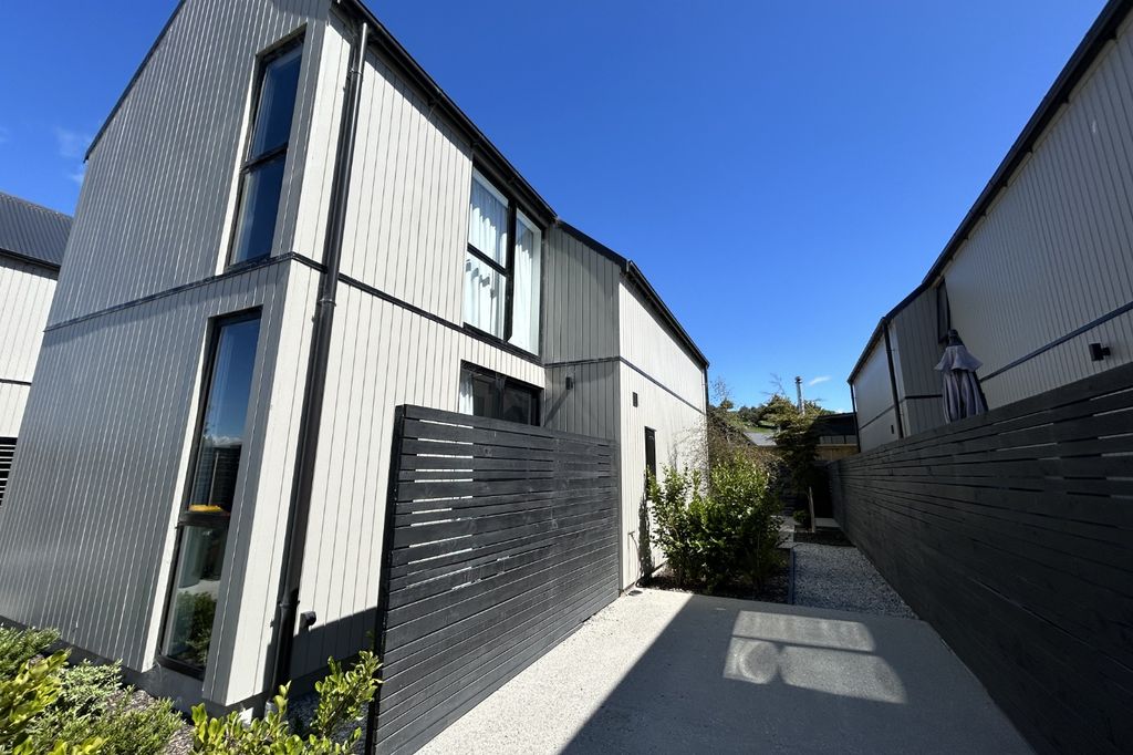 Modern Home in Hanleys 1