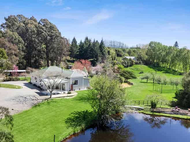 122 Malling Road, Redwood Valley