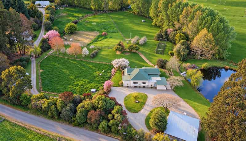 122 Malling Road, Redwood Valley