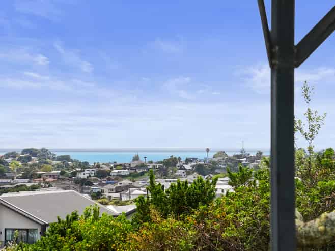 24 John Dee Crescent, Red Beach