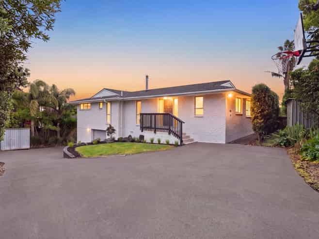 24 John Dee Crescent, Red Beach