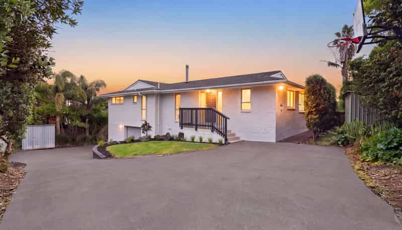 24 John Dee Crescent, Red Beach