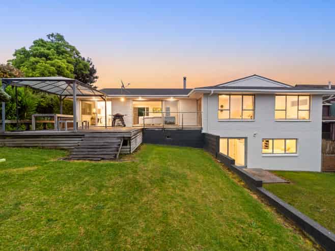 24 John Dee Crescent, Red Beach