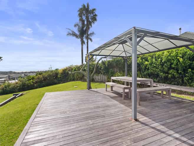 24 John Dee Crescent, Red Beach