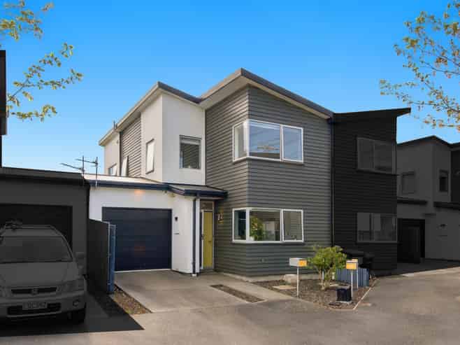 32 Menin Gate Crescent, Broomfield