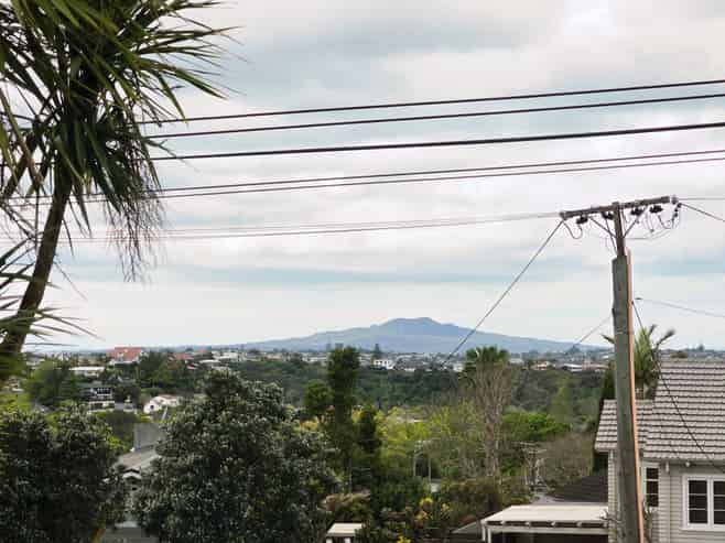 9/4 Woodside Avenue, Northcote