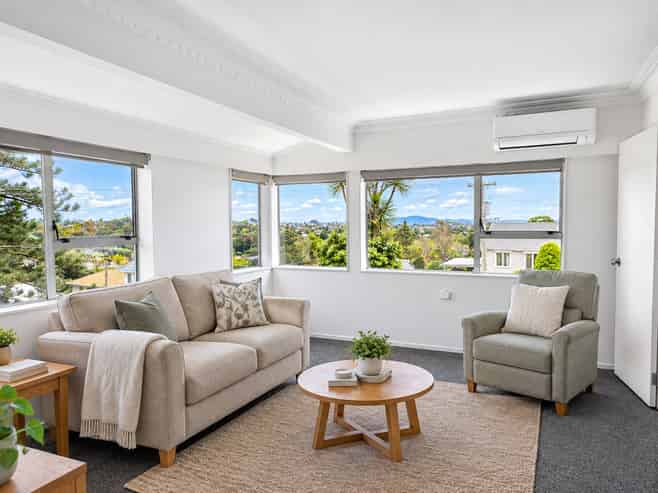 9/4 Woodside Avenue, Northcote