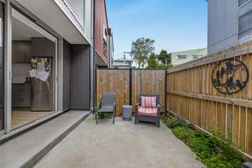8/20 Henderson Street, Mornington