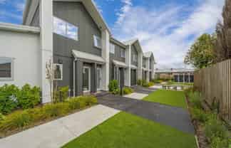 2/17 Winchester Street, Merivale