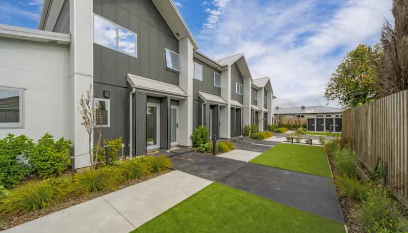 2/17 Winchester Street, Merivale