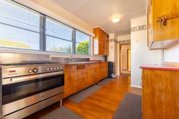 16 Chester Crescent, West End