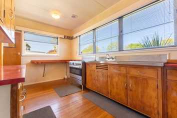 16 Chester Crescent, West End