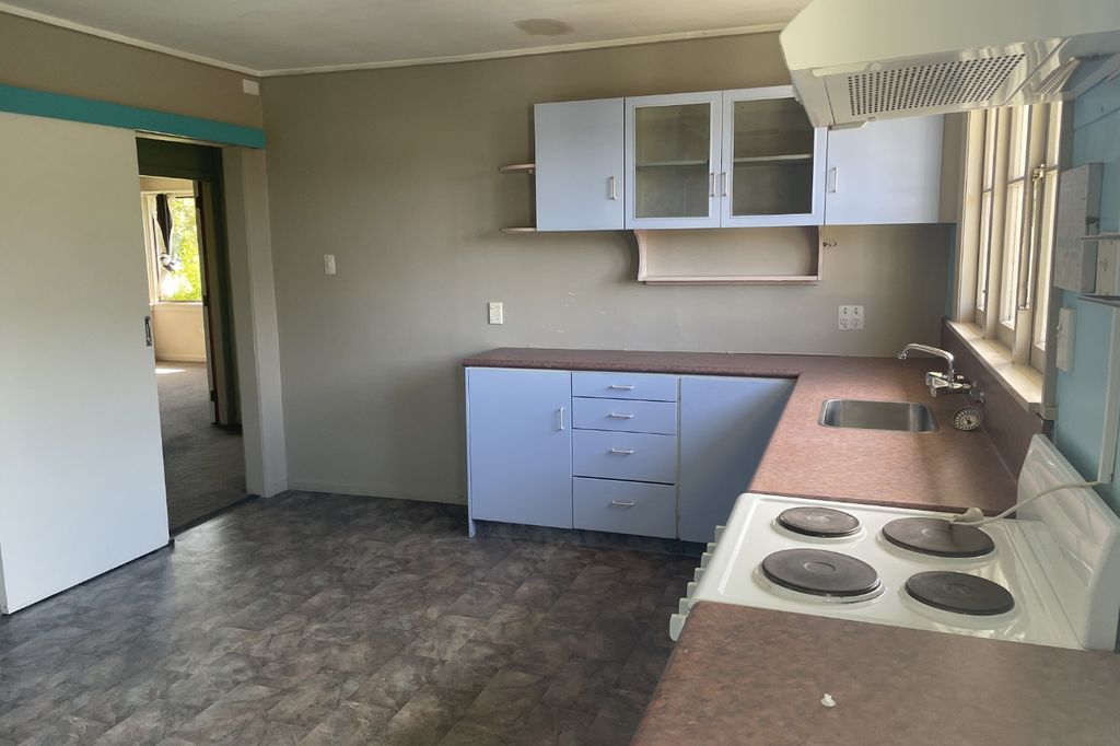 Sunny and Spacious 3 Bedroom Home 3