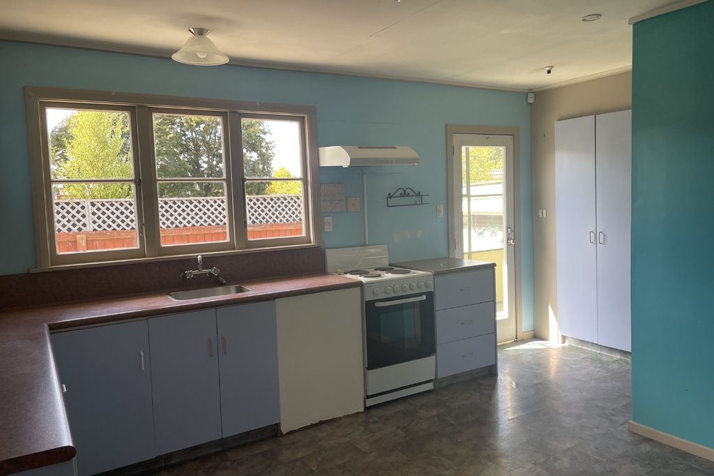 Sunny and Spacious 3 Bedroom Home 2