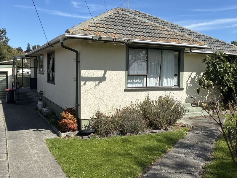 Sunny and Spacious 3 Bedroom Home 1