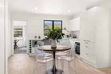 6/37 Middle Road, Havelock North