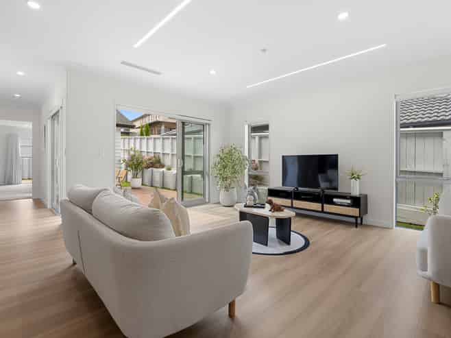 19 & 19A Surf View Crescent, Red Beach