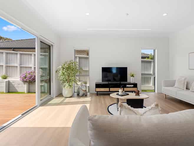 19 & 19A Surf View Crescent, Red Beach