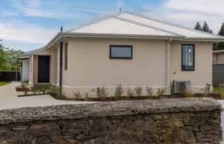 24 Dunorling Street, ALEXANDRA