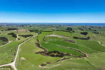 300 Jacks Hill Road, Waimahaka