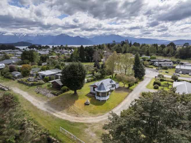 48 View Street, Manapouri