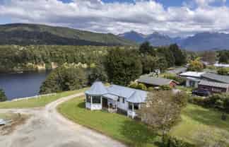 48 View Street, Manapouri