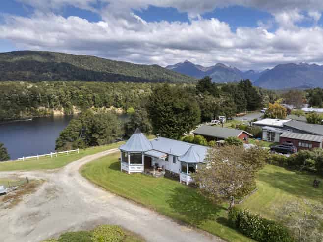 48 View Street, Manapouri