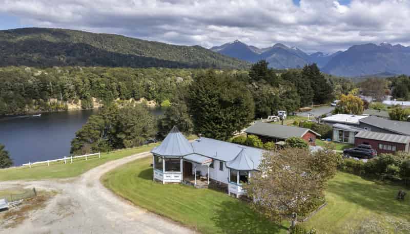 48 View Street, Manapouri
