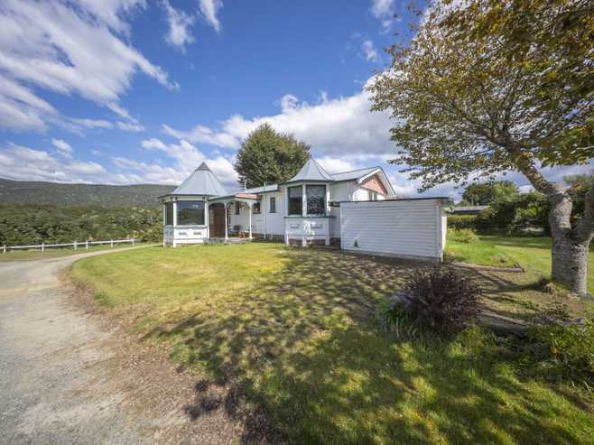 48 View Street, Manapouri