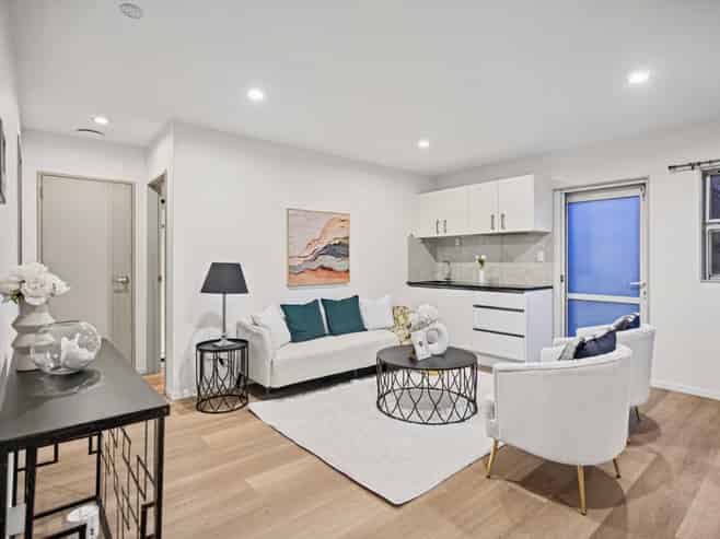 1722 Great North Road, Avondale