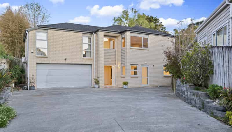 1722 Great North Road, Avondale