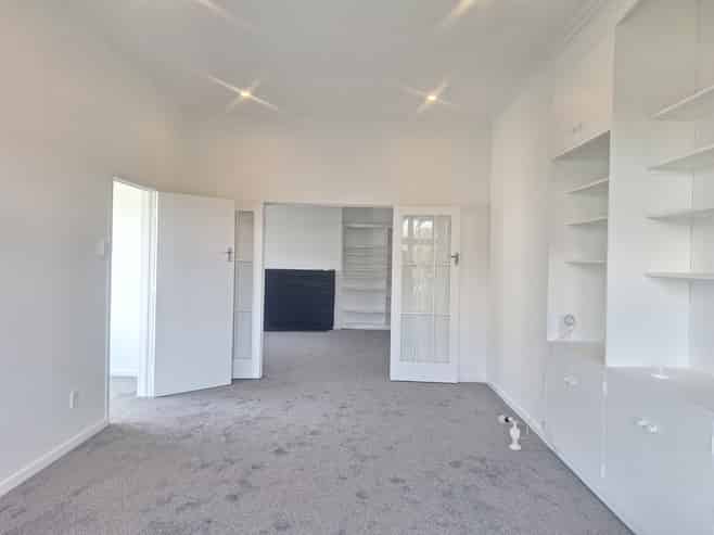 18 Heywood Crescent, Epsom