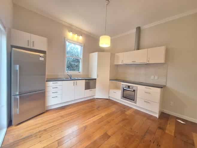 18 Heywood Crescent, Epsom