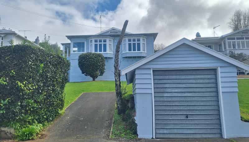 18 Heywood Crescent, Epsom