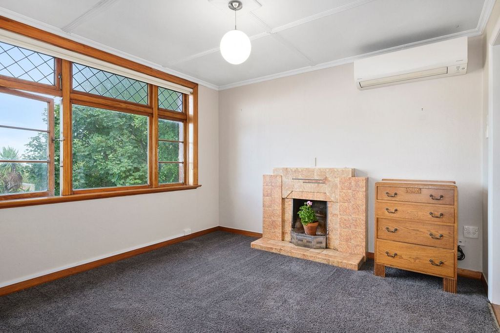 Warm, cosy and so handy to town. 4