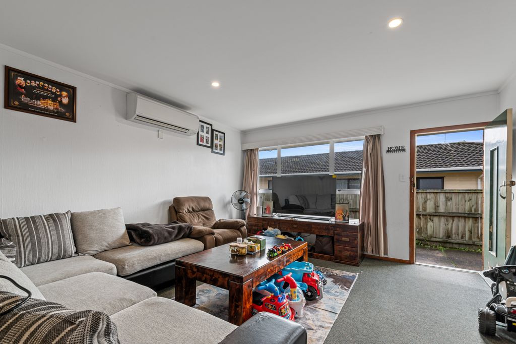 Easy-Care Living in a Handy Location 4