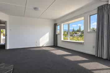 66 Messenger Terrace, Oakura