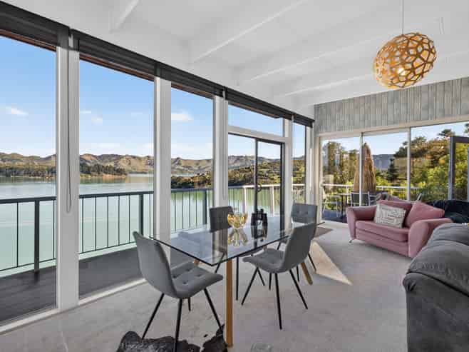21 Bayview Road, Charteris Bay