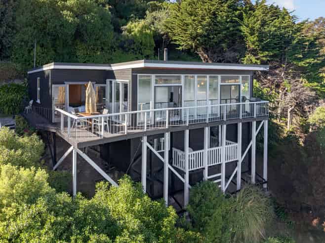 21 Bayview Road, Charteris Bay